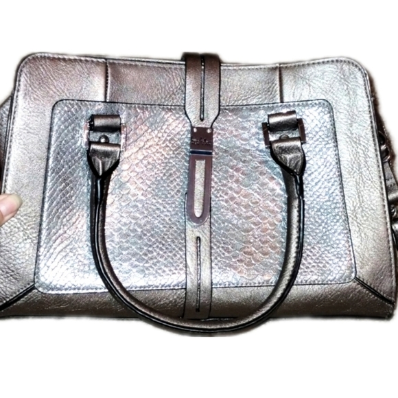 Nicole Miller Handbags - ⭐NICOLE Miller Silver and gold tone Crossbody Bag Shoulder Bag Purse